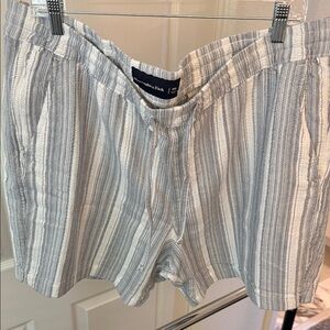 Abercrombie & Fitch Gray Striped Flat Front Shorts